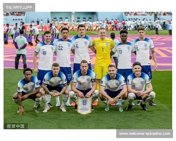 英格兰阵容全家福南门激情演讲携手激励球员奋战世界杯